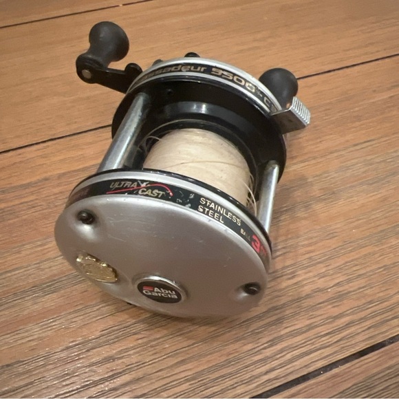 ABU GARCIA AMBASSADEUR 5500 C3 BAITCAST FISING REEL - Picture 2 of 3
